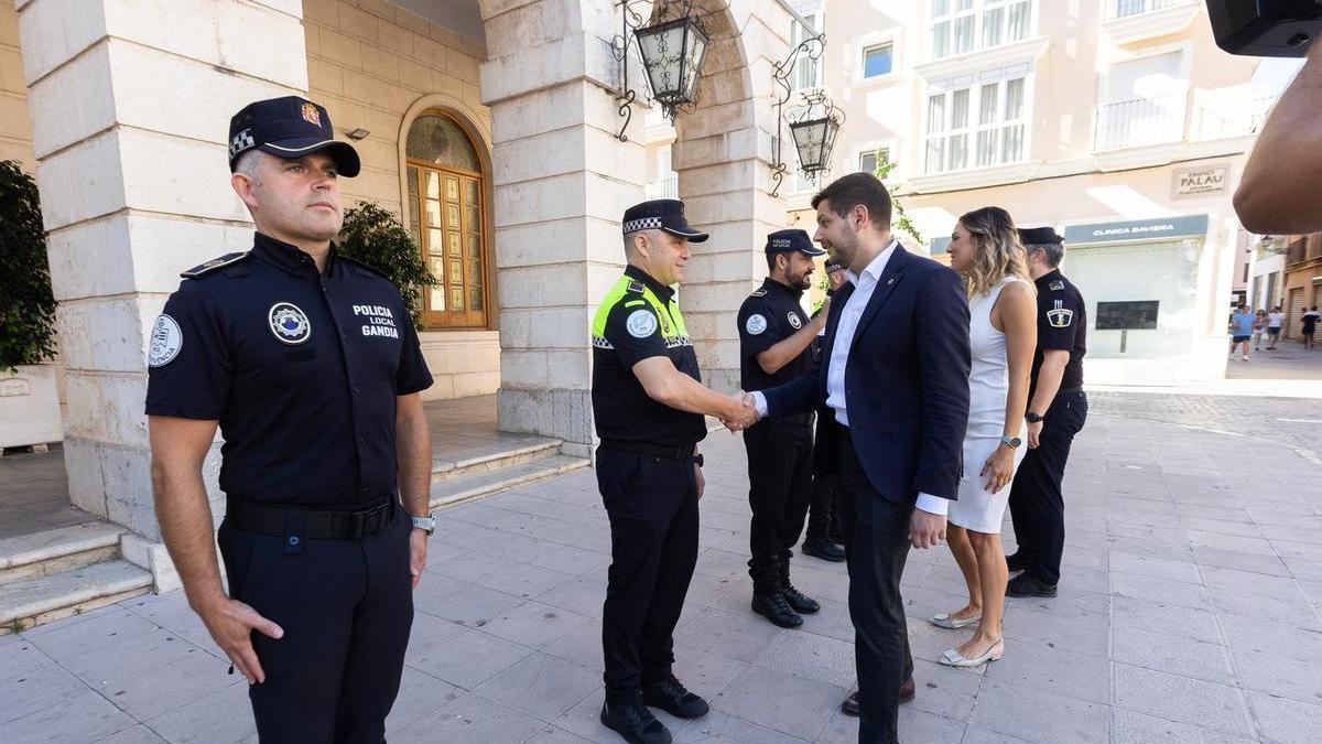 Gandia, José Manuel Prieto, Agentes Policía