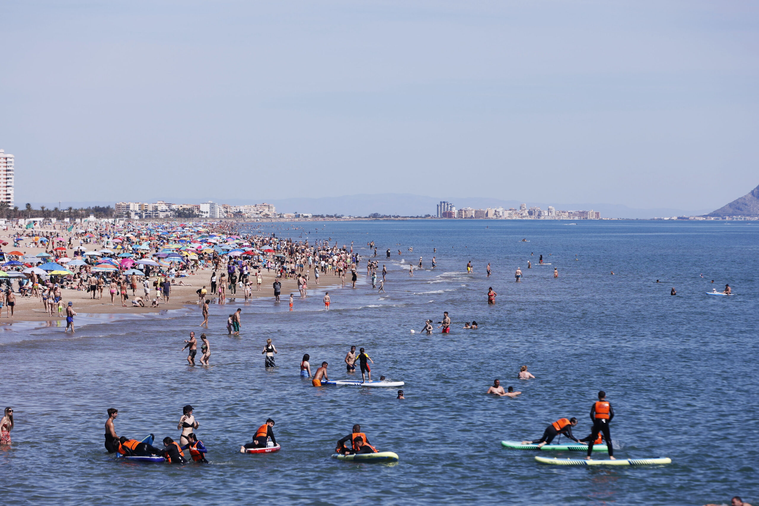 Gandia Bajo Alerta Roja por Calor Extremo: Plan Urgente de Contingencia y Piscinas Abiertas Gratuitamente