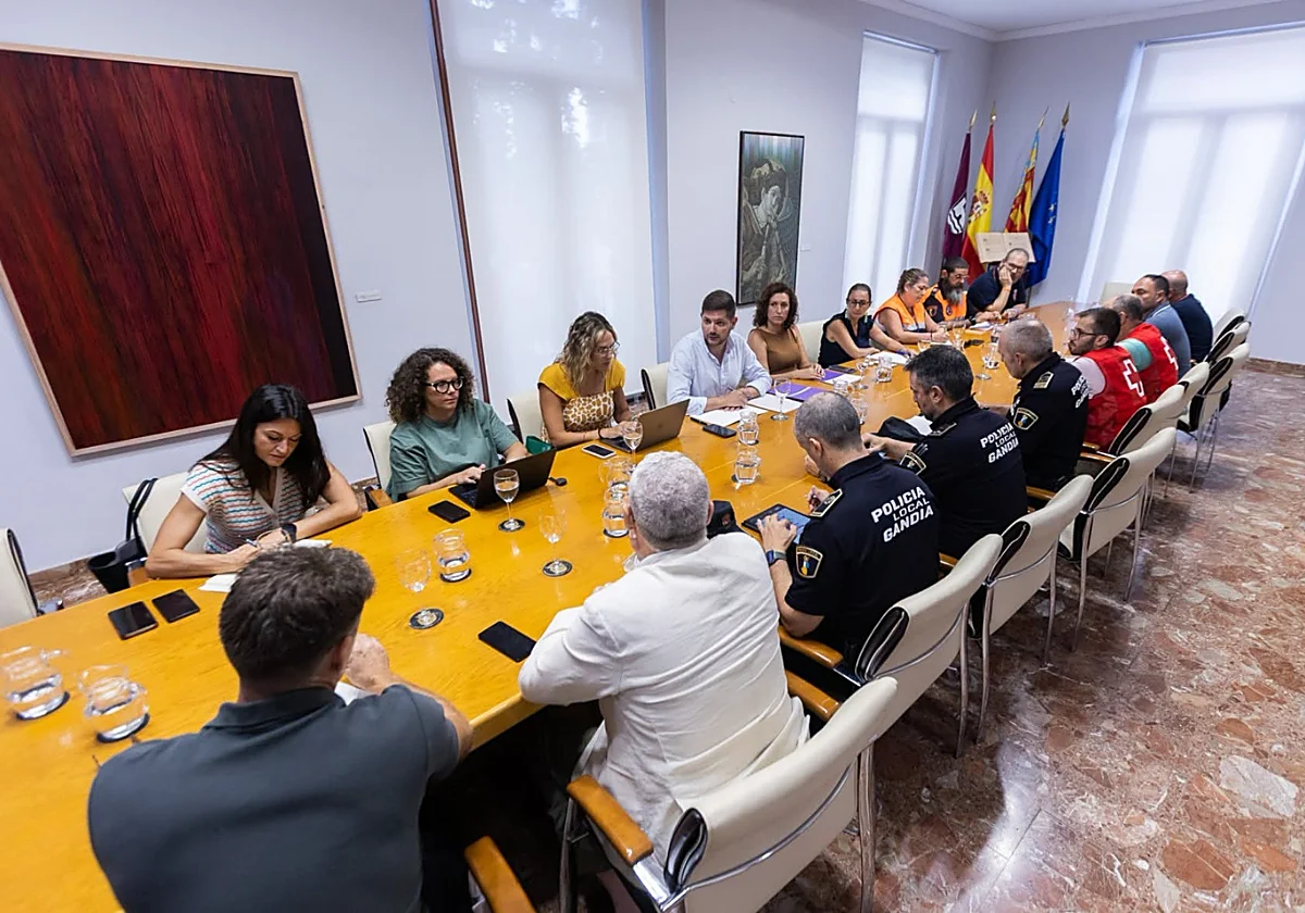 Gandia se Prepara para el Temporal: Cierre de Piscinas y Medidas Preventivas