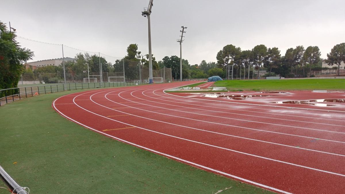 La pista de atletismo del polideportivo municipal de Gandia, casi a punto para su reapertura - Levante
