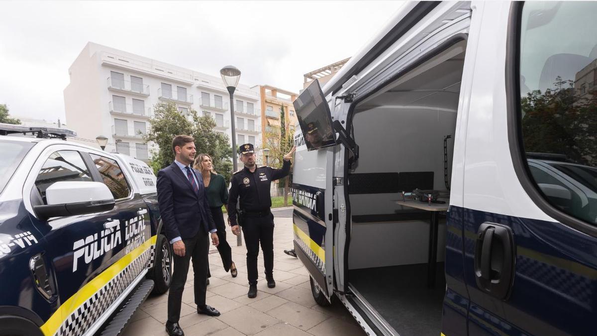 La Policía Local de Gandia moderniza su flota con tres nuevos vehículos estratégicos