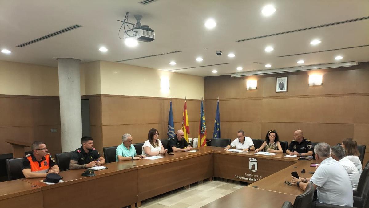 La Safor se prepara ante la alerta naranja por lluvias y tormentas: Gandia cierra piscinas municipales y Tavernes aplaza el concierto de Mara Aranda