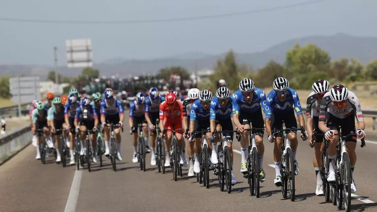 La Vuelta Ciclista a España desembarca en la Safor: La 8ª etapa coronará el espectáculo en las olas de Xeraco