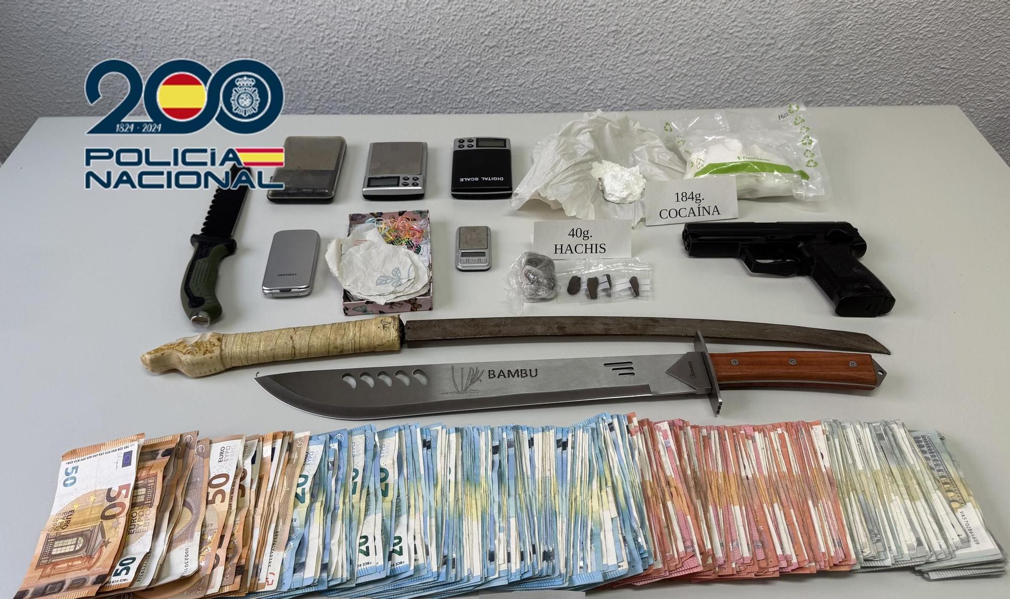 Operativo policial en Gandia desmantela dos redes de venta de droga y detiene a diez personas
