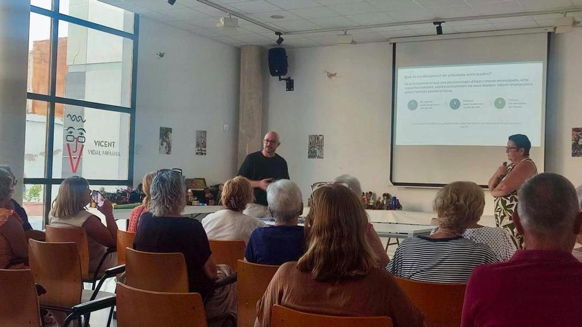De cuidadoras a decidir sobre sus cuidados: siete de cada diez voluntades anticipadas en Gandia, Oliva, Tavernes de la Valldigna y el resto de la Safor son de mujeres