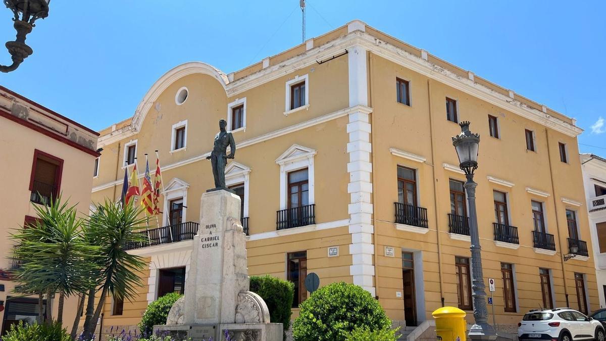 El bloqueo político en Oliva: la fractura entre partidos ante el aval de la FEMP a Ceuta y el riesgo de polarización social