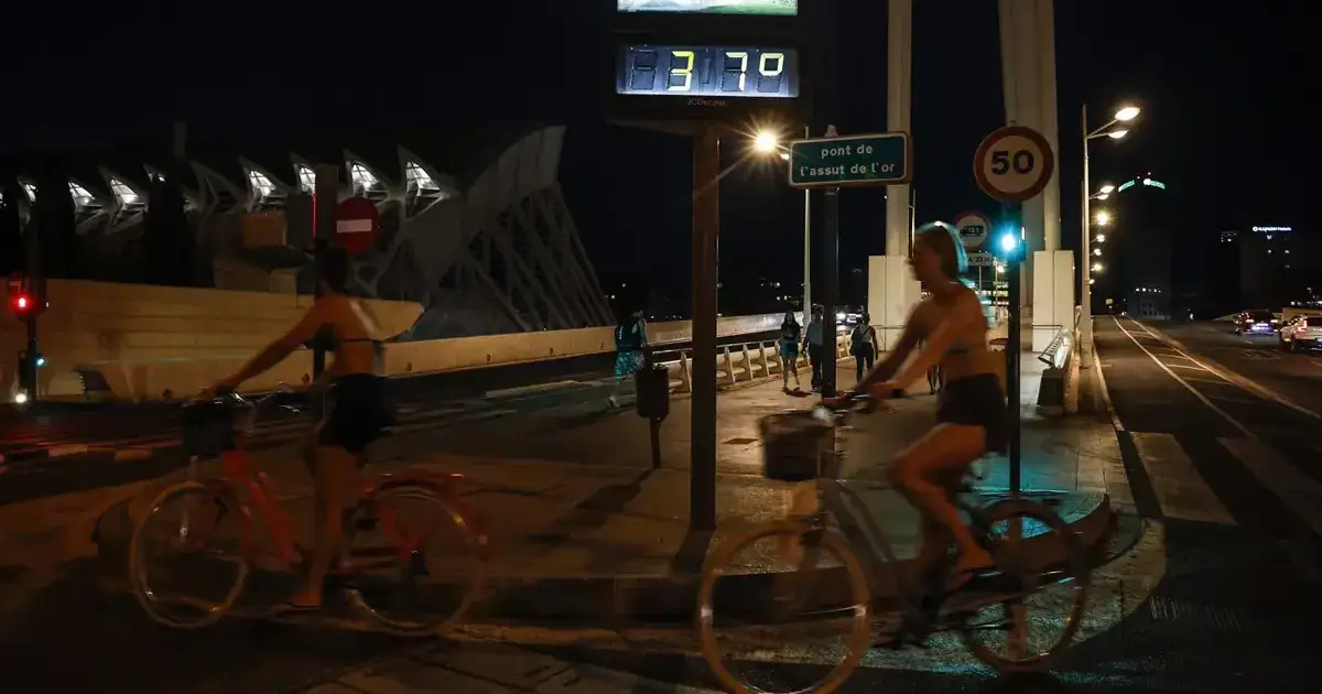 El poniente convierte la noche en una masa de aire caliente: Pego alcanza los 37 ºC, Gandia los 36 ºC y Tavernes los 35 ºC