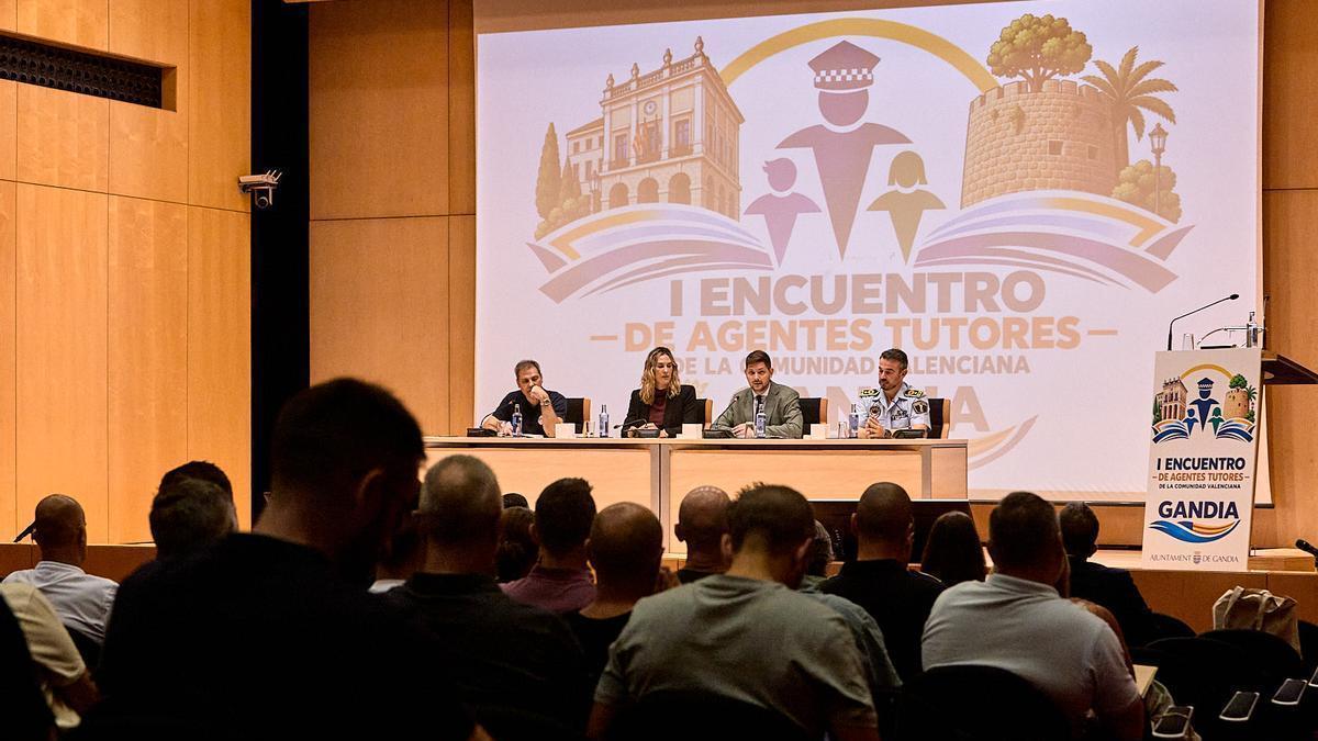 Gandia: Radiografía de un Modelo Policial Pedagógico y su Promesa de Futuro para la Infancia