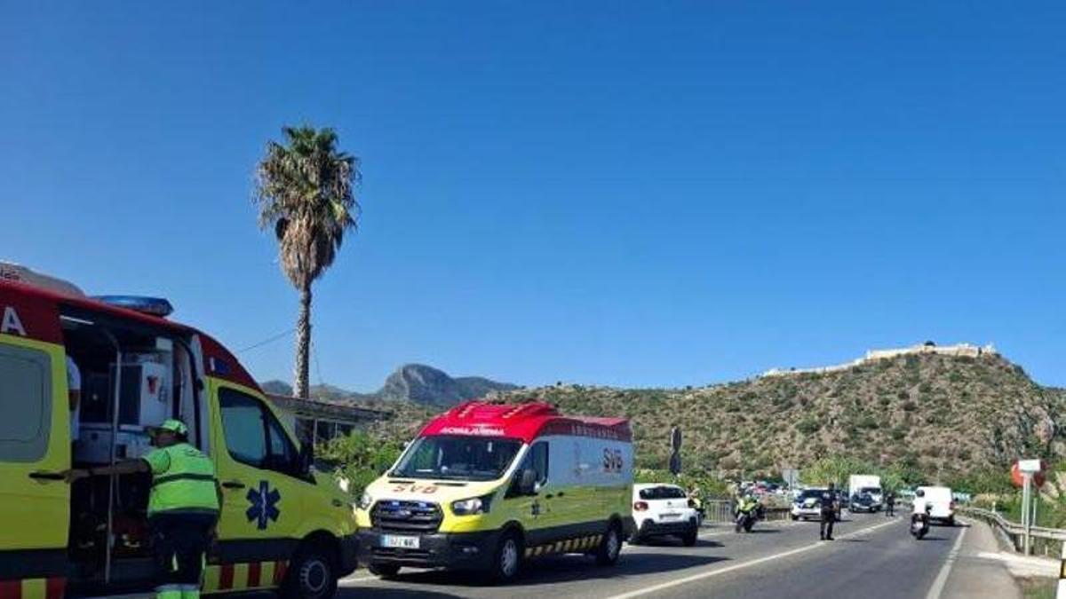 Herido grave tras un accidente en la N-337 de Gandia con un coche al borde de caer a una acequia