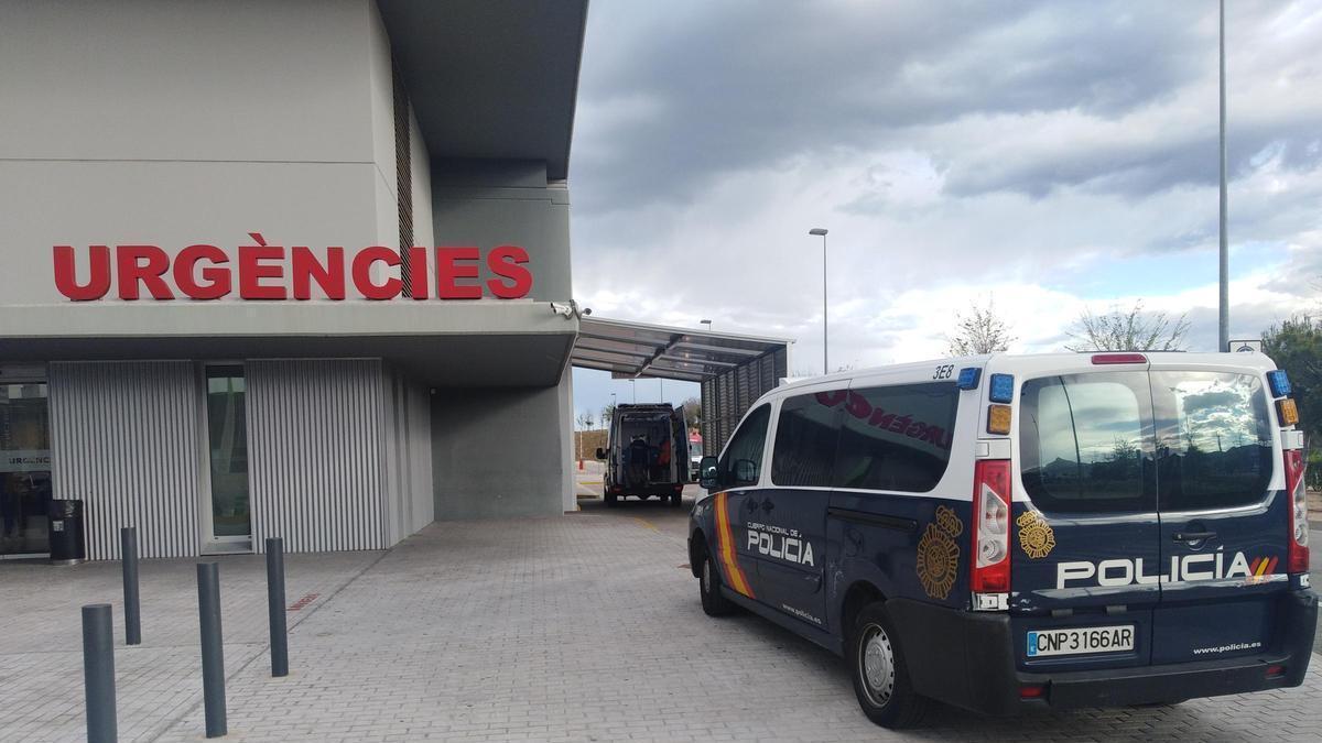 La Policía Nacional detiene a un neonazi por lanzar a su pareja del coche en marcha en plena playa de Gandia