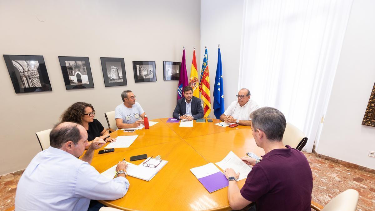 La Safor se fractura ante la respuesta institucional a la crisis de Ceuta: Oliva consensúa, Gandia rompe y Compromís denuncia el unilateralismo