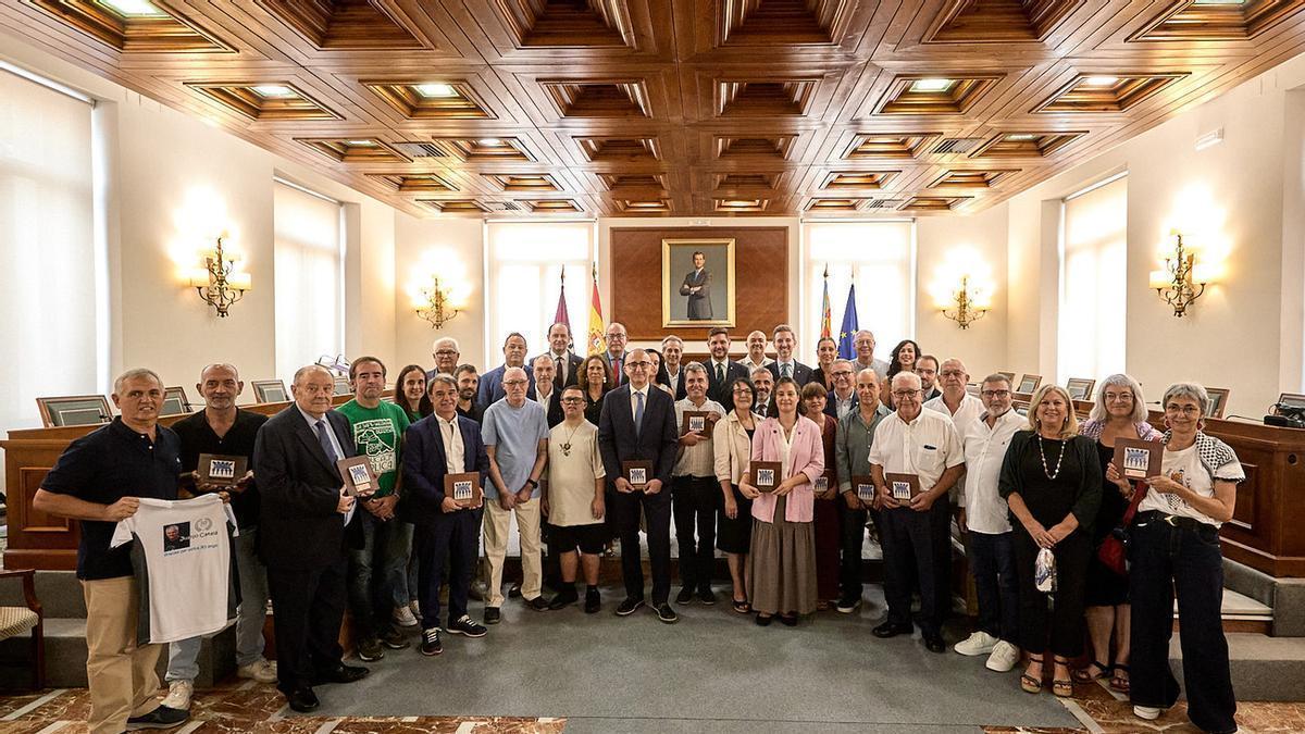 Gandia distingue en el VI Acte Cívic la trayectoria y compromiso con la ciudad de colectivos, entidades, empresas y particulares