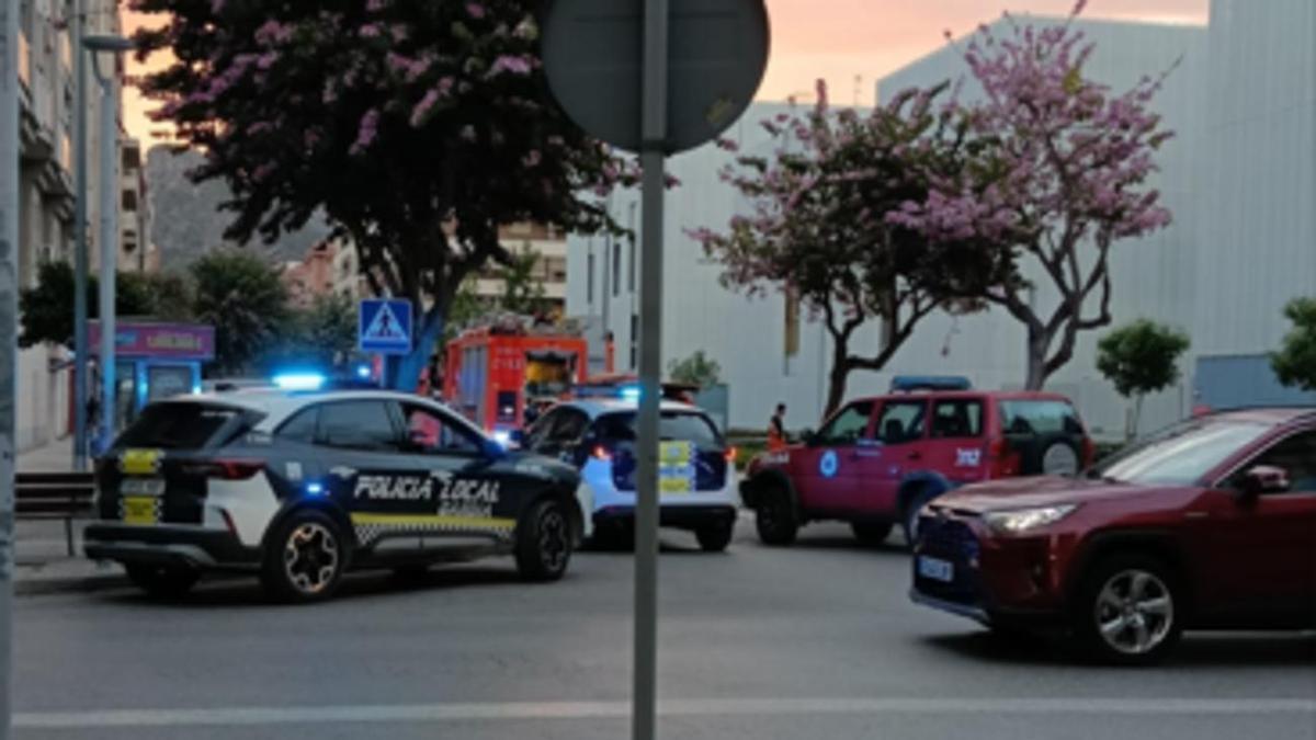 Los bomberos sofocan un incendio sin afectados en el centro de salud de Roís de Corella en Gandia