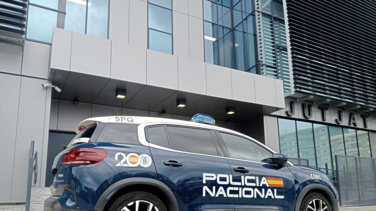 Un joven enfrenta ocho años de prisión por un apuñalamiento y secuestro en un local de Gandia